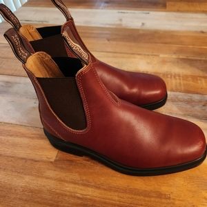 EUC Blundstone Leather Boots